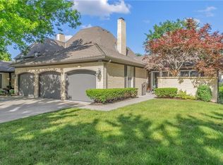 10859 Glenwood St, Overland Park, KS 66211