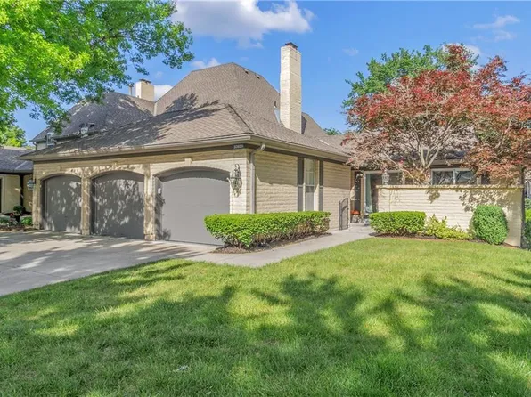 10859 Glenwood St, Overland Park, KS 66211