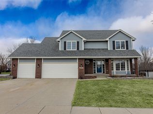 13947 Oak Brook Dr, Urbandale, IA 50323