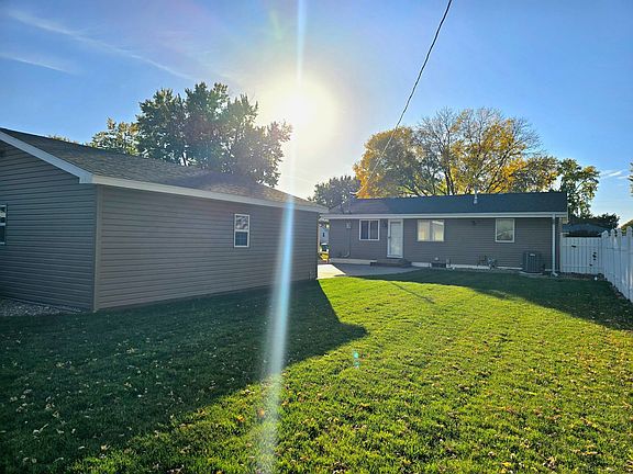 4th image of 1719 N Taylor Ave