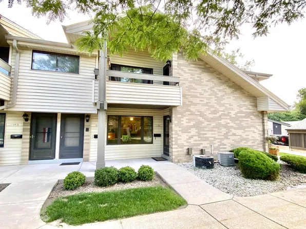 1683 South Carriage LANE, New Berlin, WI 53151