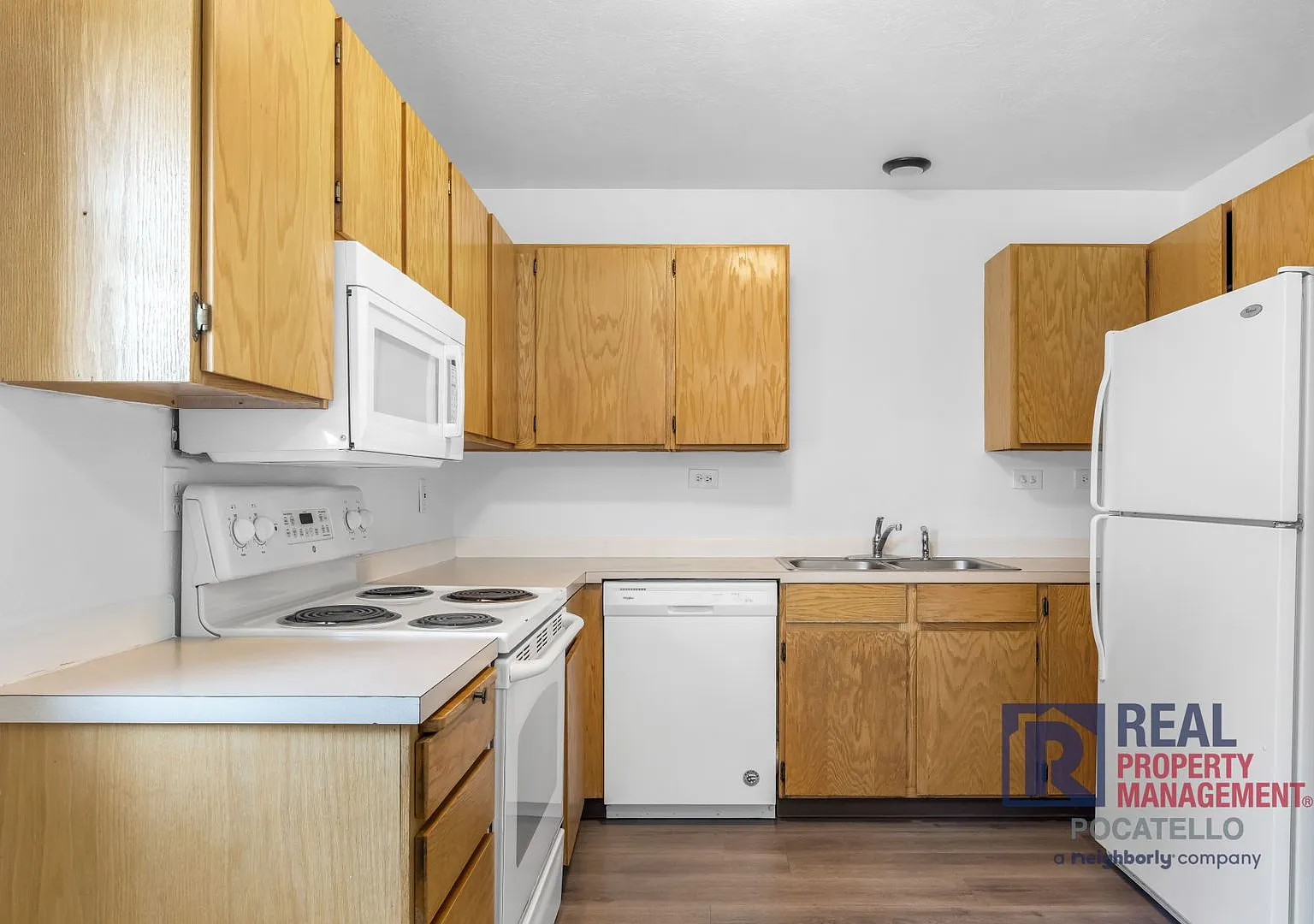1215 Cottage Ave — Photo 2