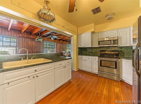 3rd image of 8435 SW 160th St