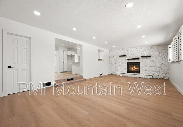 7115 S 2155 E — Photo 8