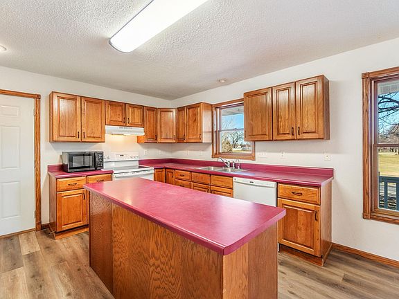 5th image of 2725 270th St