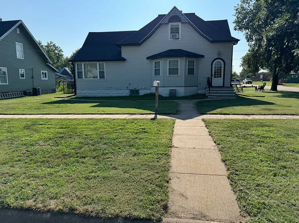 541 N Cherry St, Red Cloud, NE 68970