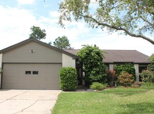 609 Woodcombe Dr, Houston, TX 77062