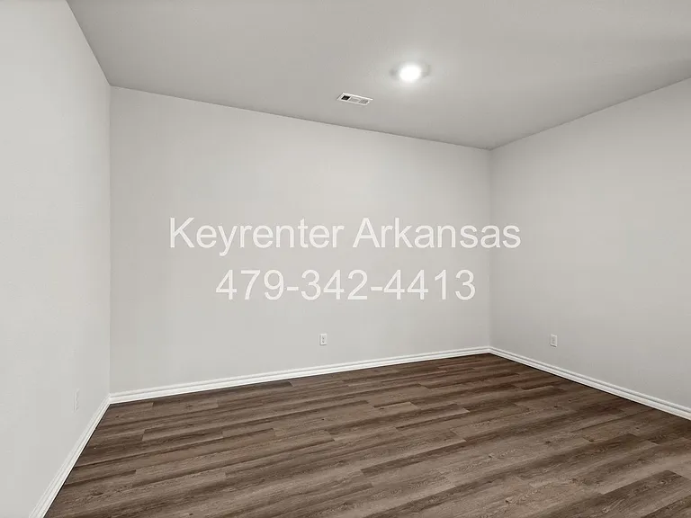 1324 Chavis St — Photo 13