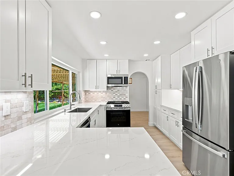 225 Armstrong Dr — Photo 8