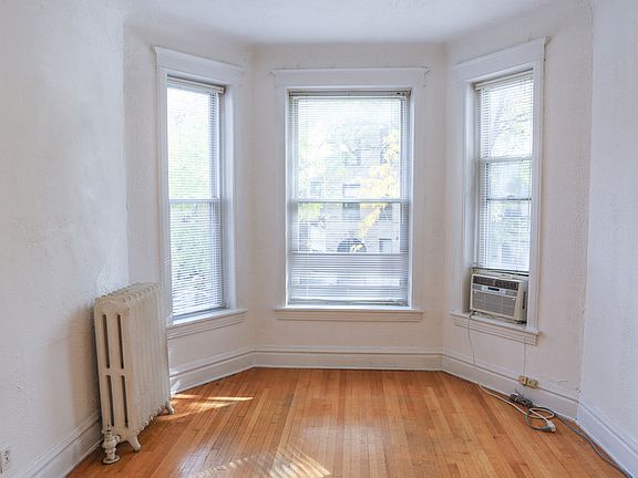 5th image of 3524 N Wilton Ave #2E
