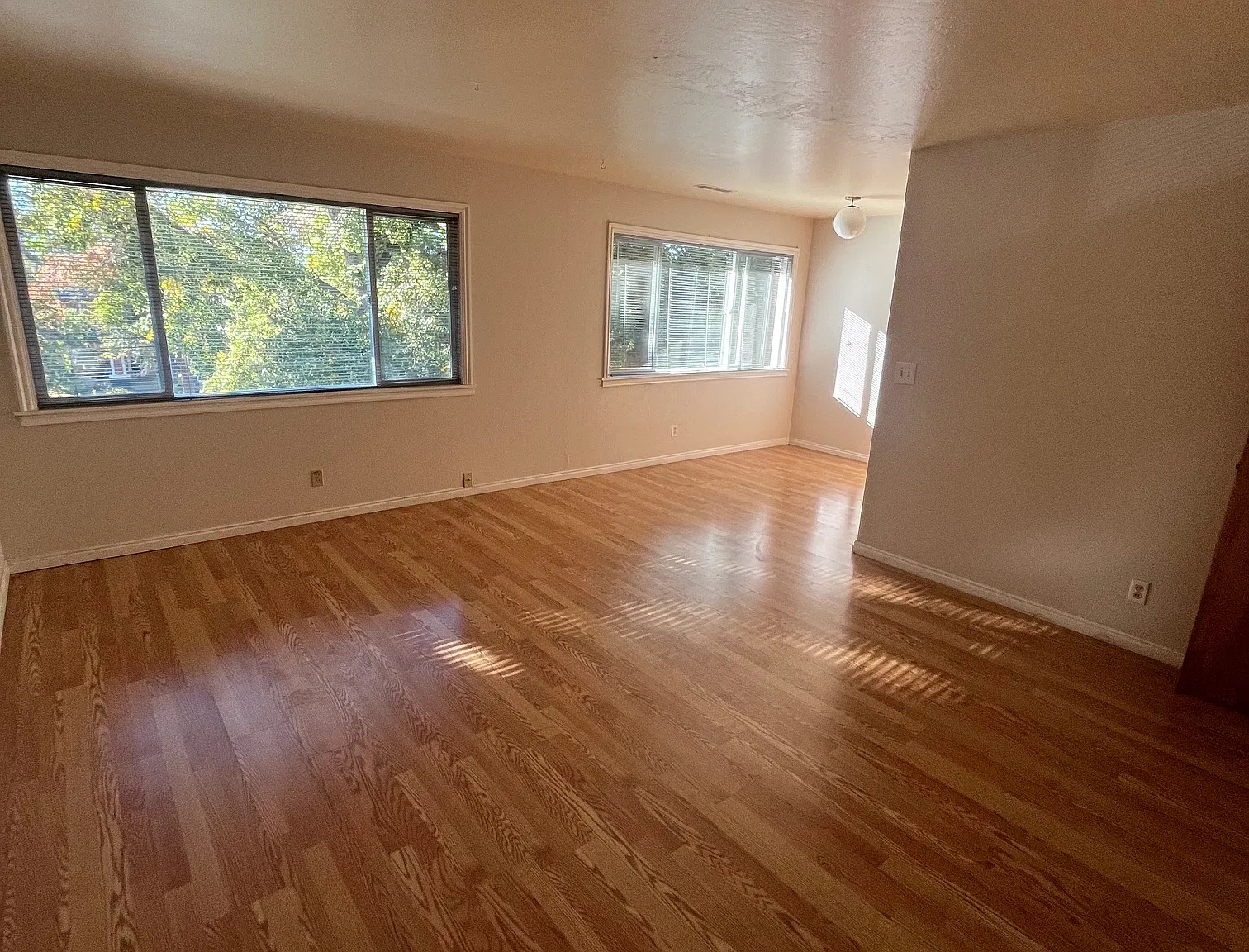2 bed, 1.5 bath, 995 sqft, $1,385 — Photo 1