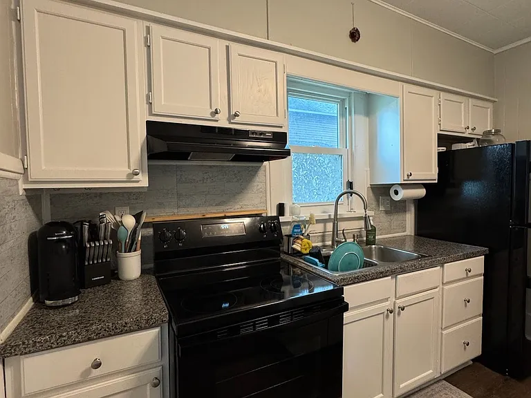 83 N Williams St — Photo 2