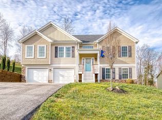 950 Crosscreek Dr, Christiansburg, VA 24073