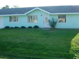 8350 SE Sweetbay Dr Photo 1