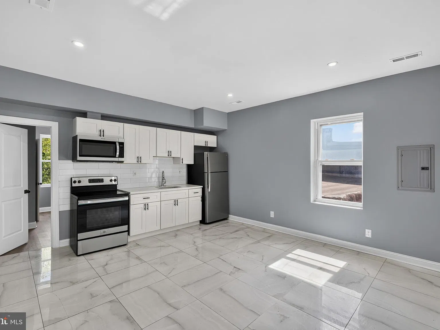 2 bed, 1.0 bath, 997 sqft, $1,450 — Photo 1