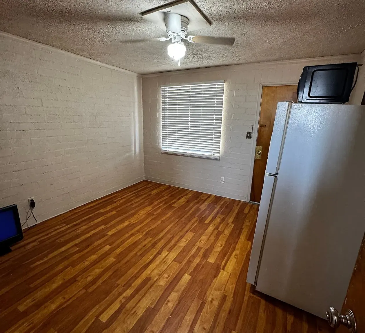 233 W Mesquite Blvd — Photo 1