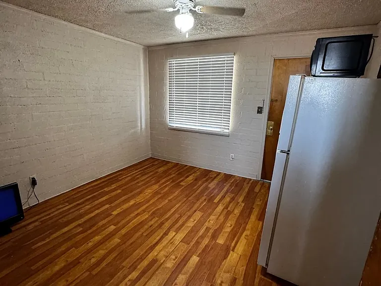 233 W Mesquite Blvd #5 — Photo 1