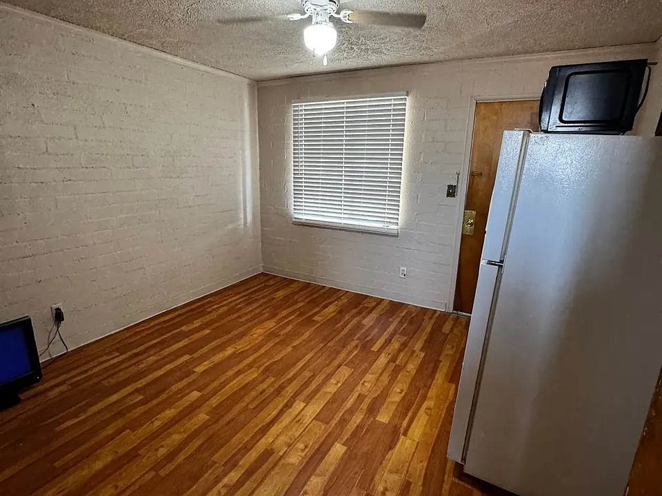 233 W Mesquite Blvd #5