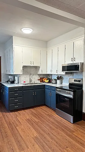 225 E King St Photo 1