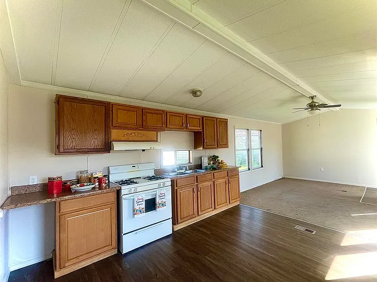 124 Cherry Dr — Photo 7