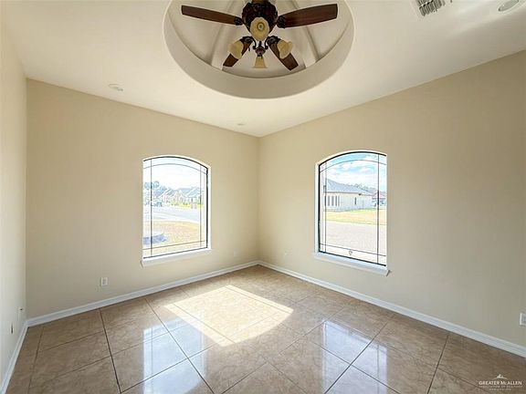 3rd image of 1332 Royal Palms Drive
