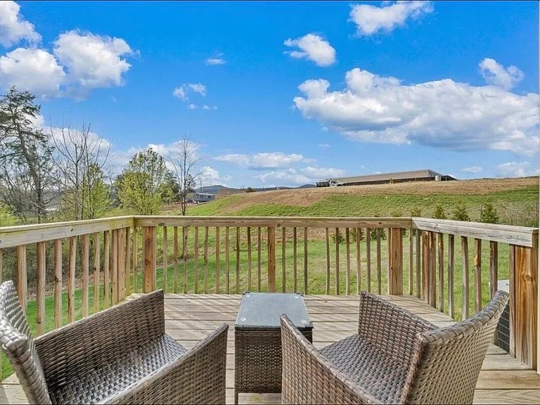 6810 Village Green Dr — Photo 25