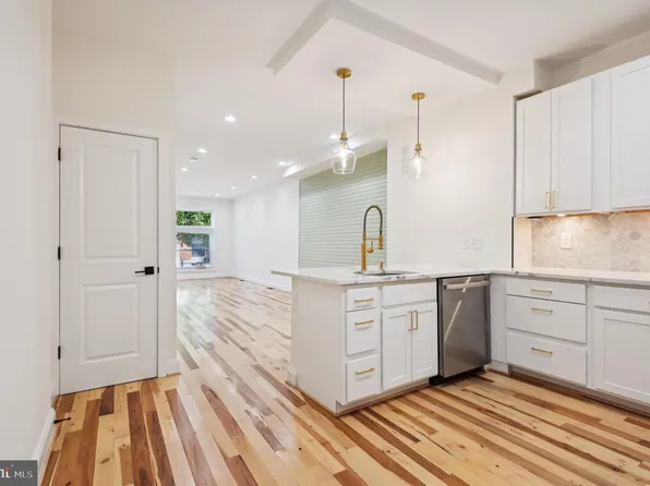 25 S Potomac St, Baltimore, MD 21224