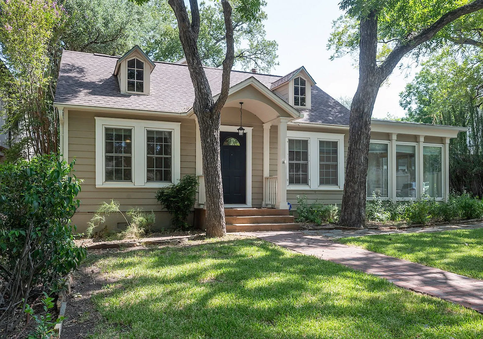 Adorable Enfield Home With Detached Studio Garage — Photo 2