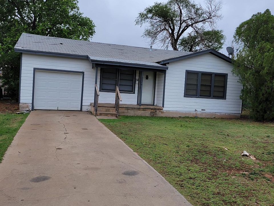1st image of 2026 Oak Dr