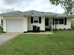 2615 Valley Park Dr, Cedar Falls, IA 50613