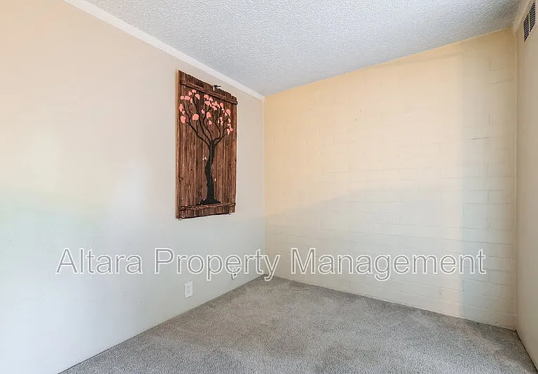 2880 S Locust St #N100 — Photo 6