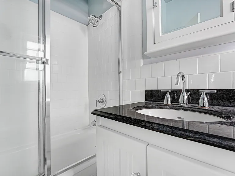 325 N Stanley Ave #327-1/2 — Photo 7