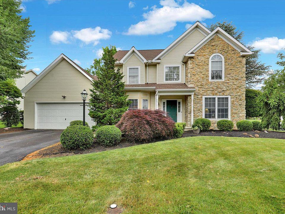 1st image of 128 Macintosh Dr