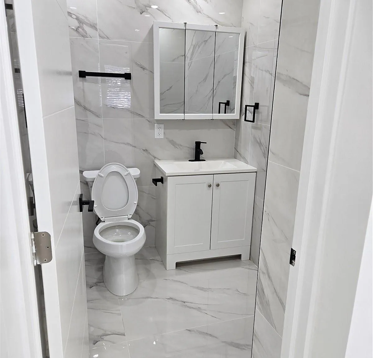 2 bed, 900 sqft, $2,850 — Photo 2