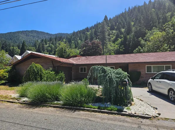 420 S 1st St, Dunsmuir, CA 96025