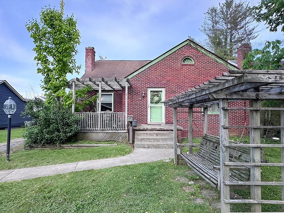 1st image of 15 Westlawn Ave