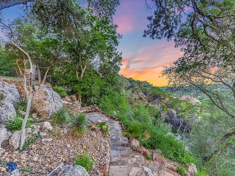 9409 Bell Mountain Dr — Photo 5