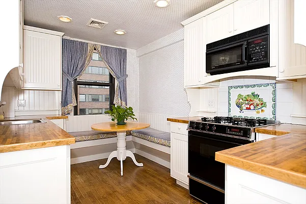 Sold by Corcoran | media 18