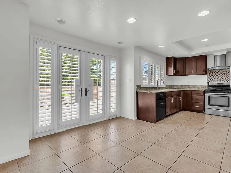 2750 N Canal St — Photo 19