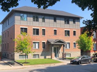 33 Heney St #8, Ottawa, ON K1N 5V6