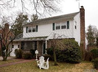 24 Atkinson Rd, Rockville Centre, NY 11570