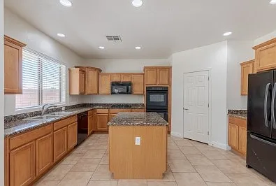 2553 Chateau Clermont St — Photo 6