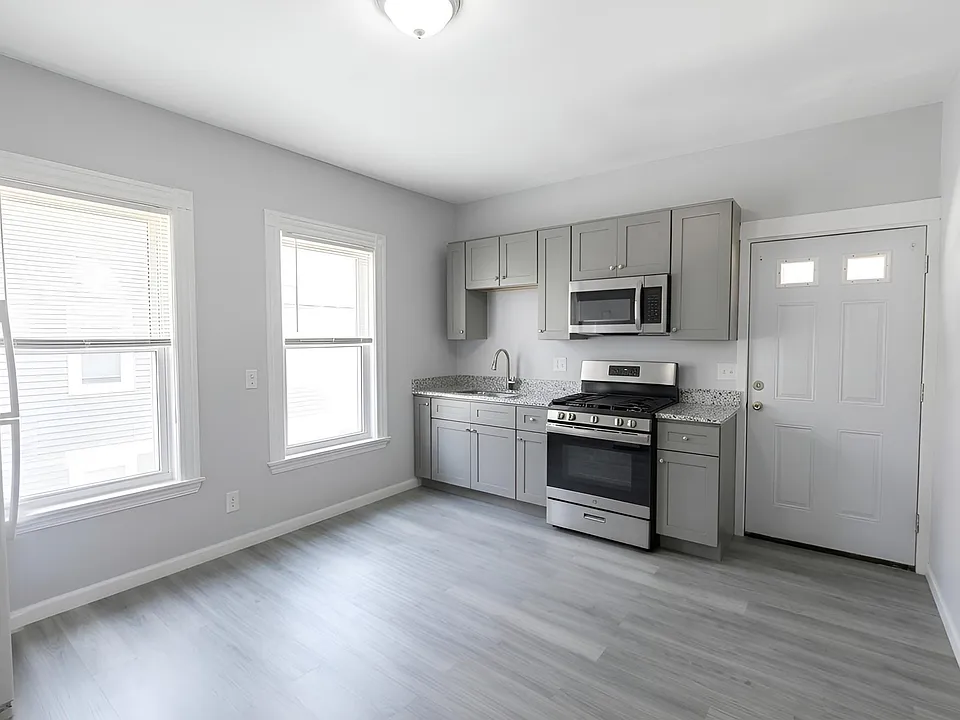 22 Downer Ave #2