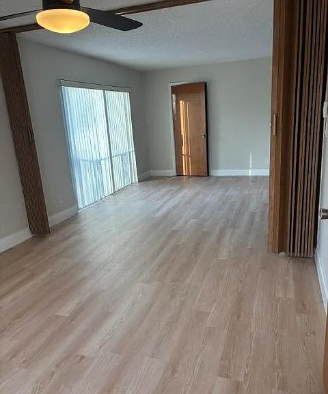 422 SW 9th St #6 — Photo 6