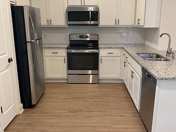 3rd image of 2527 Lynwood Bnd #102