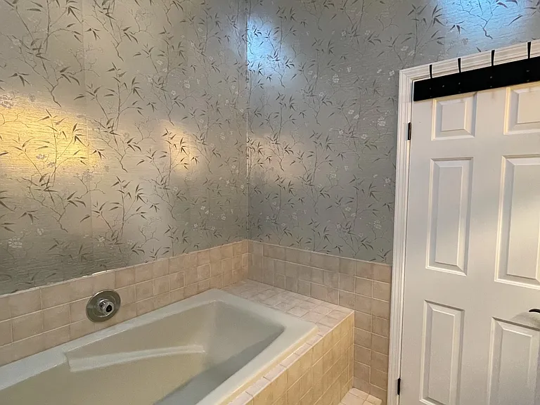 7611 Edgewood Ln — Photo 8
