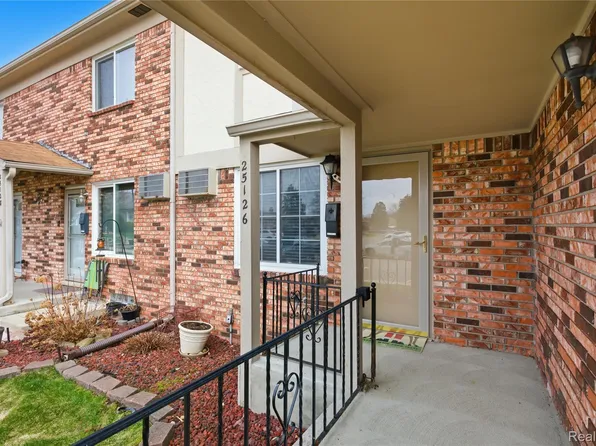 25126 Franklin Ter #6, South Lyon, MI 48178