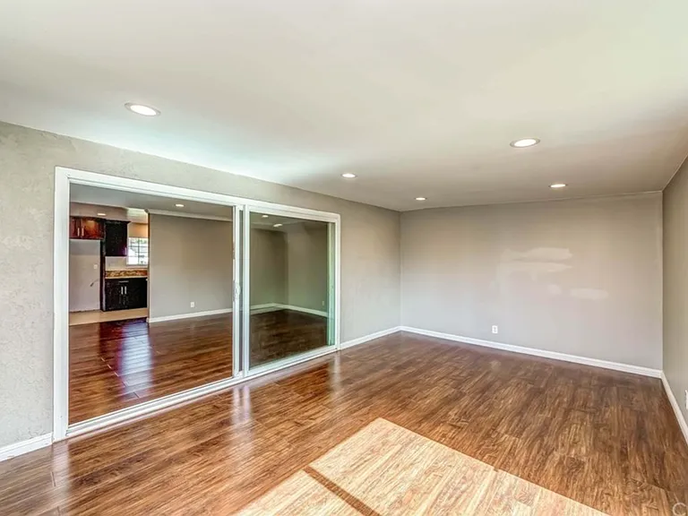 10312 Miranda Ave — Photo 13