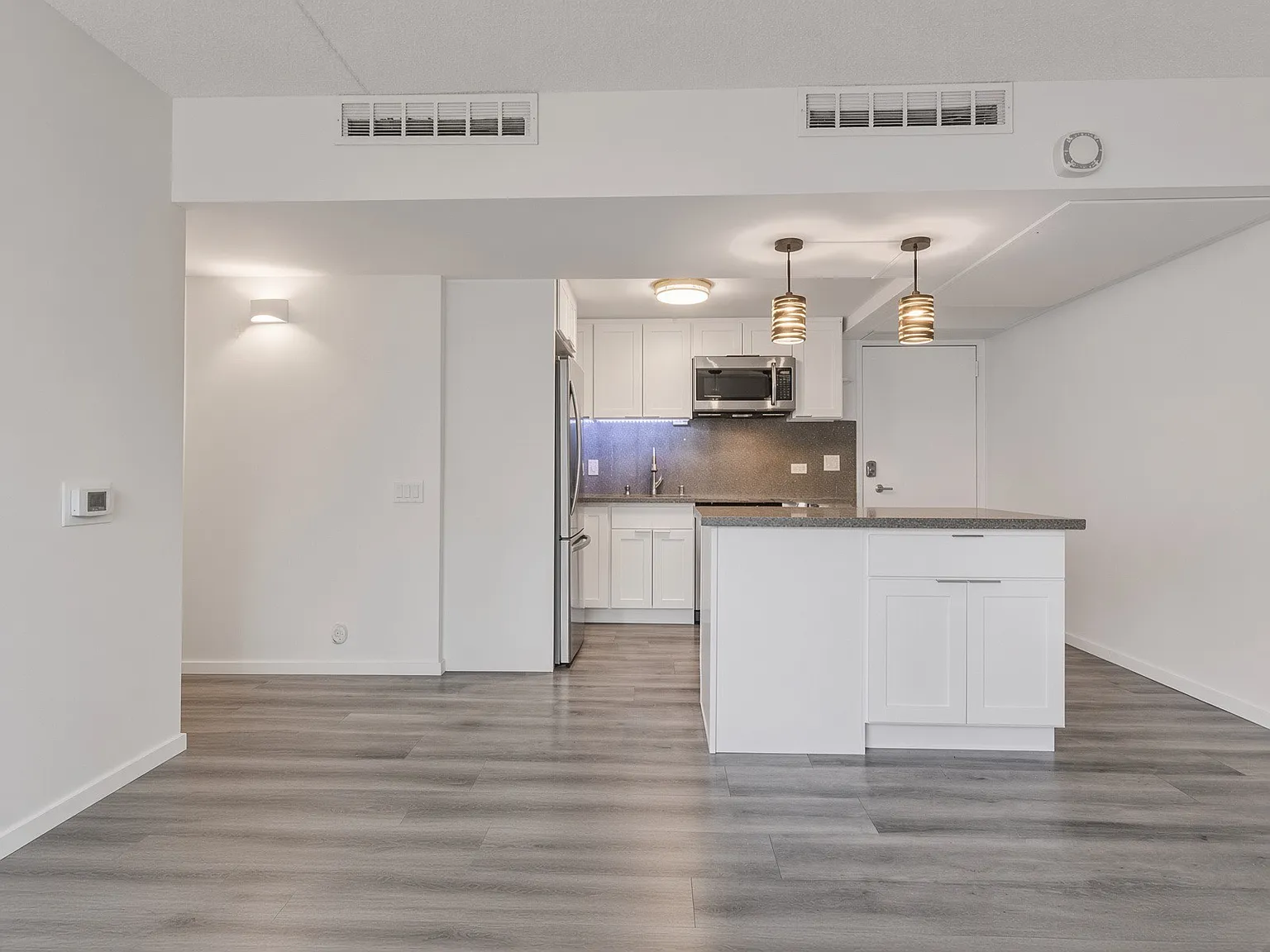 2 bed, 624 sqft, $3,150 — Photo 1