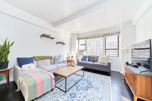 Rented by Keller Williams NYC | media 19